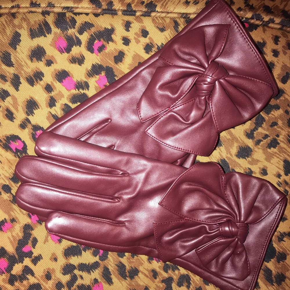 Torrid women’s glove